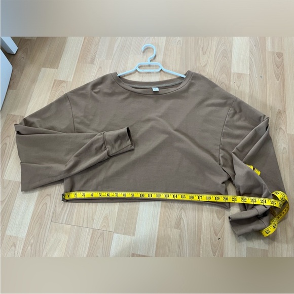 NEW without tags.  Long sleeve crop  . Brown . Size medium. - Picture 5 of 7